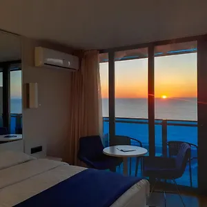 Only Front Sea View, No Side View, Wonderful Panorama, High Floor, Location Guarantee شقة فندقية